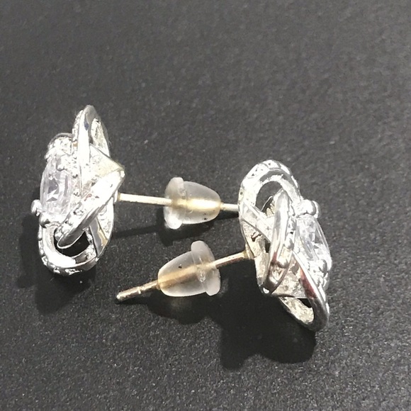 Genuine925crystal flower stud earrings - Picture 2 of 7